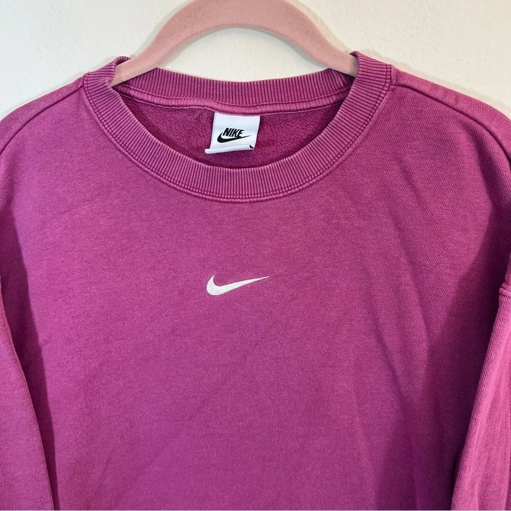 Nike Women’s Magenta Pink Center‎ Swoosh Crewneck Sweatshirt Small